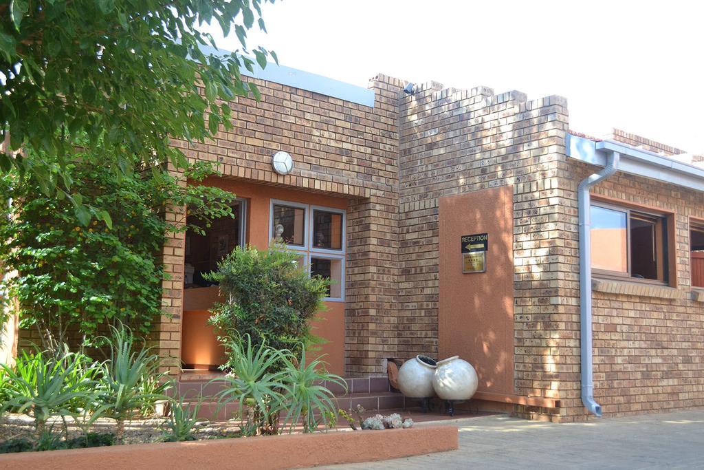 Boga Legaba Guest House & Conference Centre Mafikeng Bagian luar foto