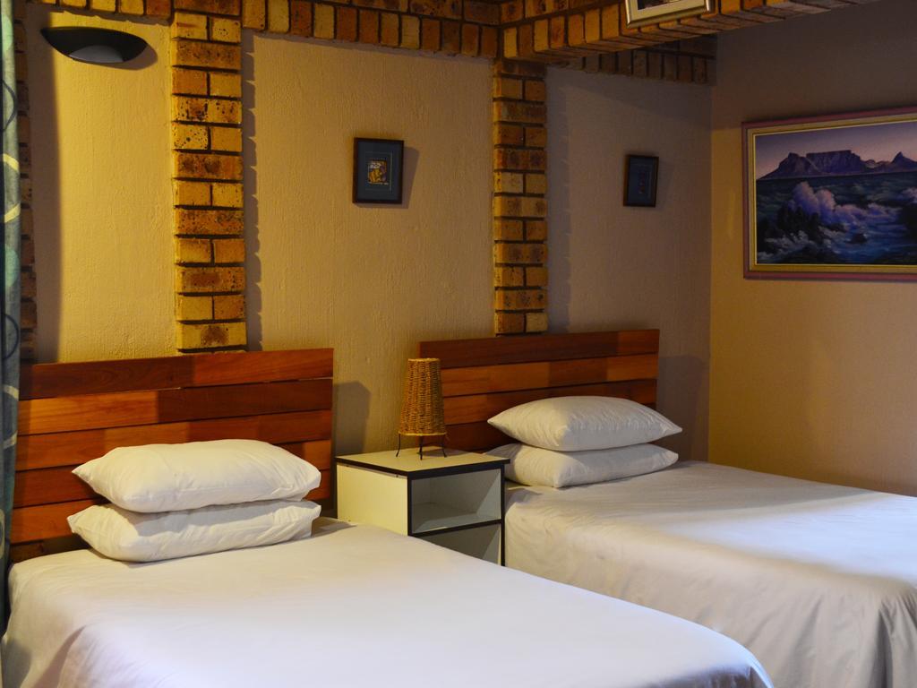 Boga Legaba Guest House & Conference Centre Mafikeng Bagian luar foto